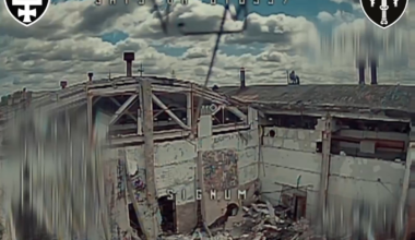 Ukrainian fiber-optic FPV drone skillfully flew trough a building to hit a hidden Russian tank. SIGNUM Battalion, Lyman-Siversk direction. 23.10.2025