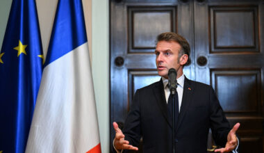 Macron Races to End France’s Political Deadlock as Deadline Looms for New Prime Minister
