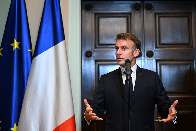 Macron Races to End France’s Political Deadlock as Deadline Looms for New Prime Minister