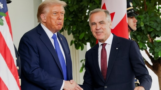 US President Donald Trump welcomes Canada's Prime Minister Mark Carney at the White House on October 7.(Evelyn Hockstein/REUTERS)