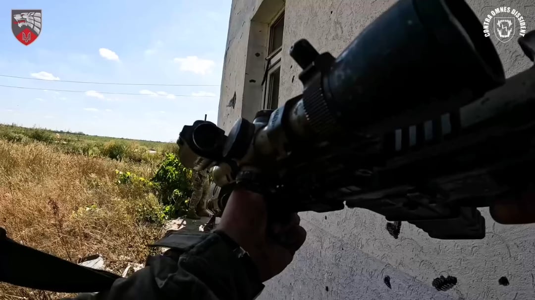 After a russian DRG managed to infiltrate into Pokrovsk, Ukrainian SSO clear the industrial zone and take a captive. October 2025.