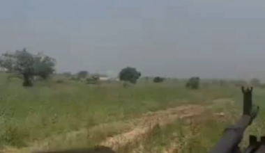 Purported footage of Sudanese Army troops chasing Rapid Support Forces while shooting a Zastava M84 machine gun (late September or early October)