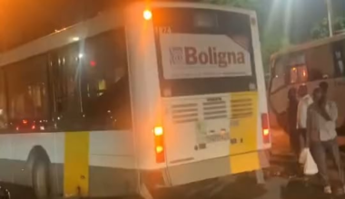 Nooit in slaapvallen in de bus, anders eindig je in CONGO (eindstation)