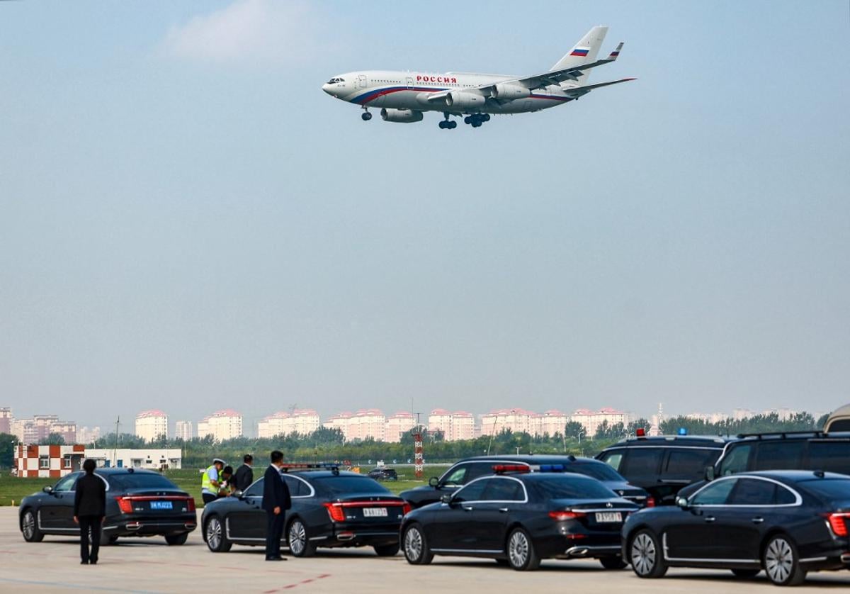 Russia Grounds Ambitions: Massive Cuts to Aviation, Shipbuilding Budgets. Russia plans to cut funding for aircraft and shipbuilding projects in 2026 by more than half, slashing airline subsidies to zero.