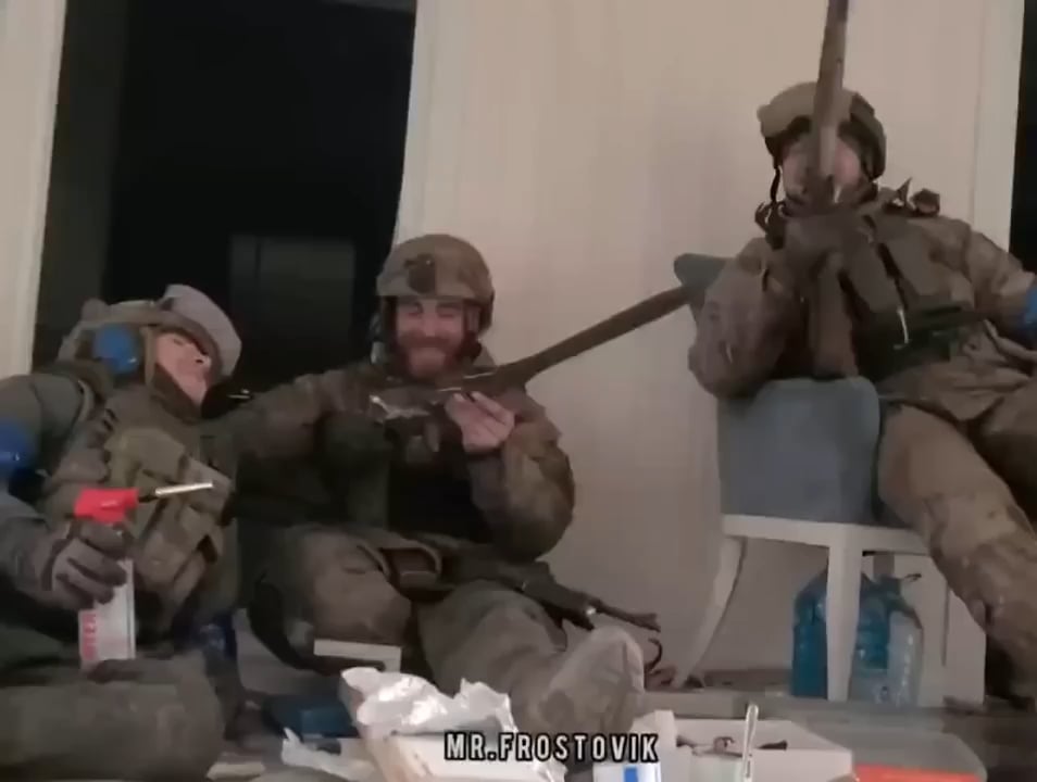 Azov regiment defends  Mariupol  against  overwhelming Russian forces. Early 2022