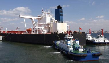 Trump Threatens Tariffs on India Over Continued Russian Oil Purchases