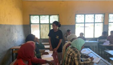 Teens help teach children in Ethiopian refugee camp