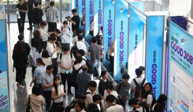 High school job seekers take part in on-site interviews during the 2025 Youth Good Job Fair Season 6, held at the SW Convergence Tech-Biz Center in Suseong Alpha City, Suseong District, Daegu, on September 23. (Yonhap)