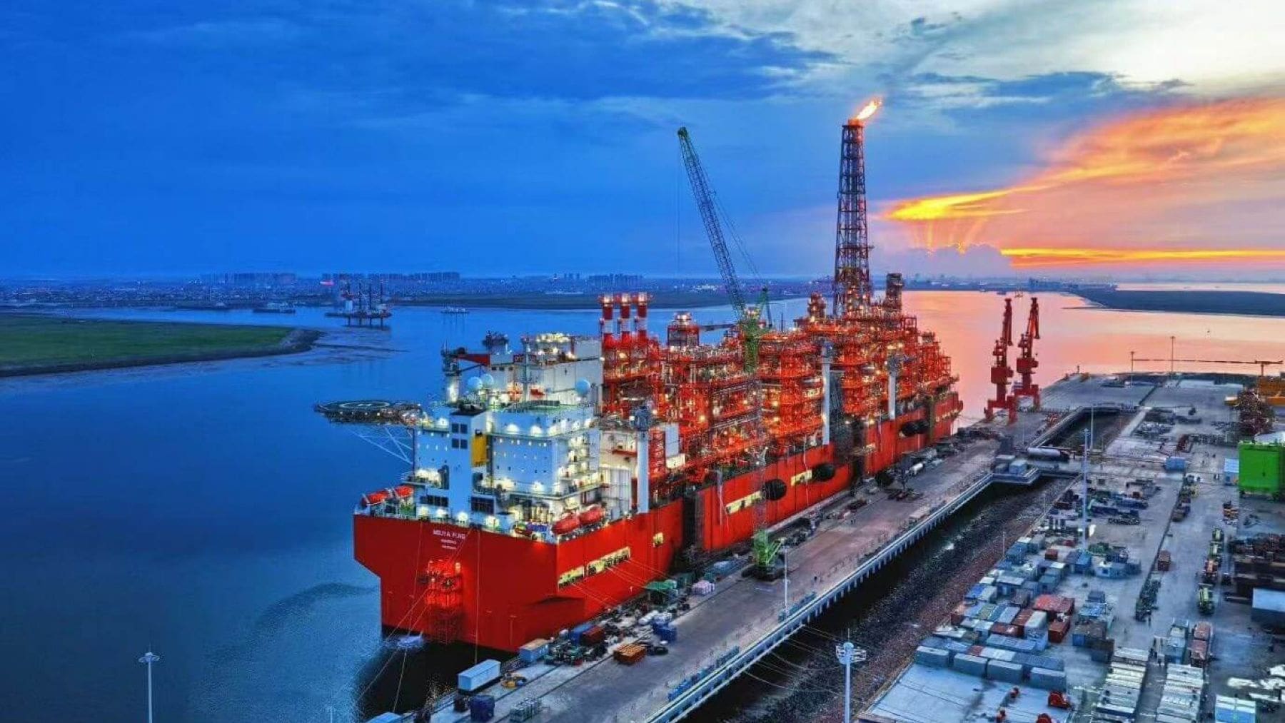Built in Only 33 Months — China’s Giant 3,000,000-Ton Floating Platform Stuns the World