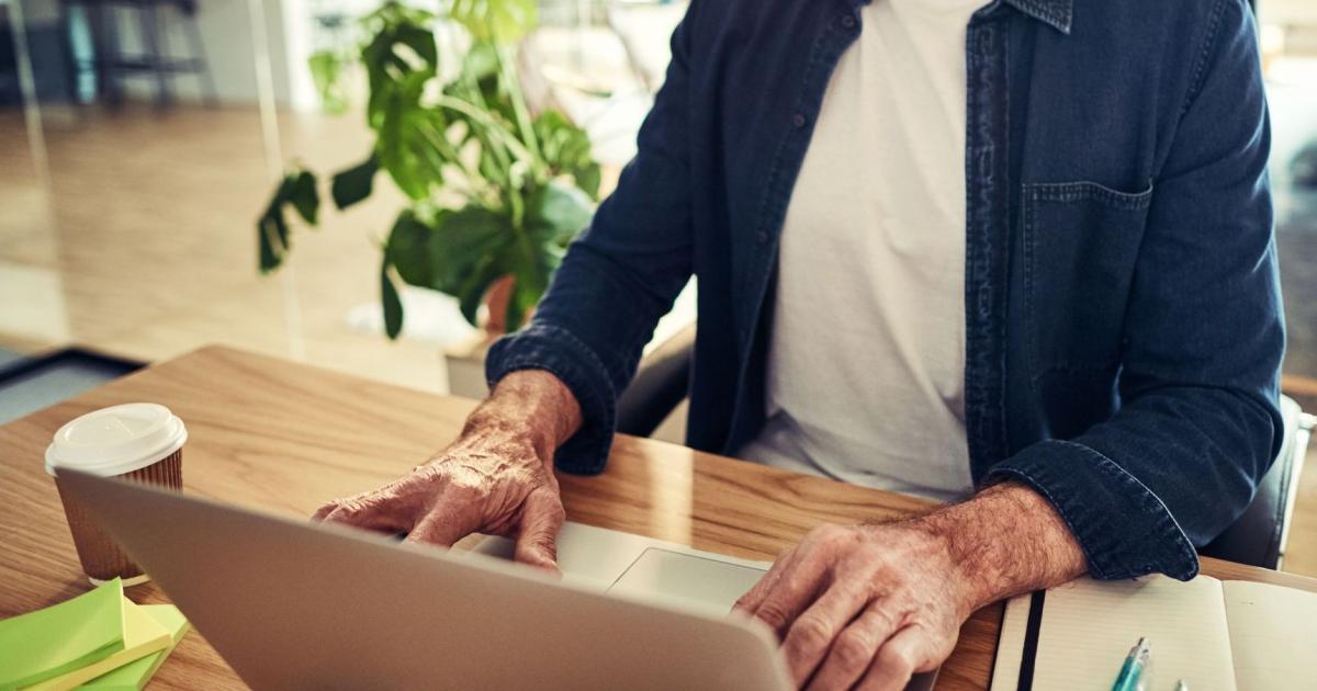 To ud af tre 60-64-årige er i beskæftigelse