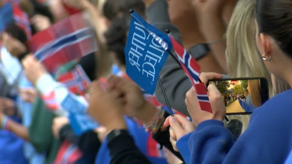 (Figure 5 of 5): Luther College students welcoming Prince Haakon of Norway