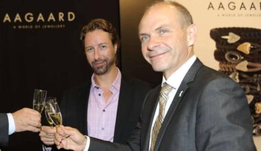 Lækket mail: Gade opfordrer til luksus-ophold hos eks-partner - Ny møgsag: Tidligere forretningspartner hævder i lækket mail, at Søren Gade (Venstre) opfordrer folketingsmedlemmer til at bruge deres uddannelsesmidler på partnerens kurser. I fællesmail vasker Gade hænder over for kollegaerne