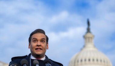 Donald Trump libère George Santos, un ex-élu républicain mythomane condamné pour fraude financière