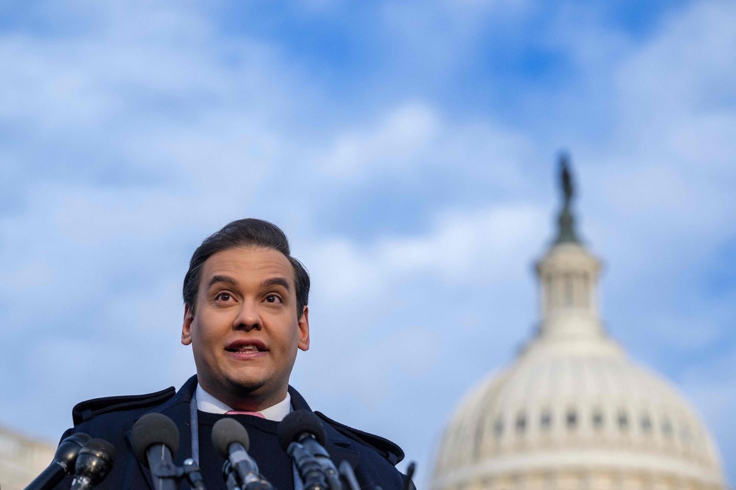 Donald Trump libère George Santos, un ex-élu républicain mythomane condamné pour fraude financière