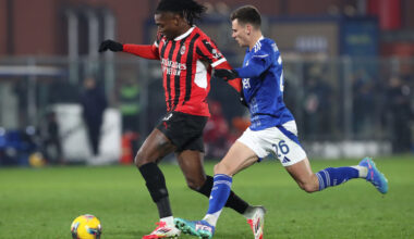 COMO, ITALY - JANUARY 14: Rafael Leao of AC Milan competes for the ball with Yannik Engelhardt of Como 1907 during the Serie A match between Como 1907 and AC Milan at Stadio G. Sinigaglia on January 14, 2025 in Como, Italy. (Photo by Marco Luzzani/Getty Images)