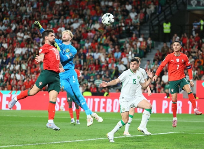 Portugal 1-0 Republic of Ireland - Rúben Neves heads home in added time to send the Seleção a step closer to the 2026 World Cup