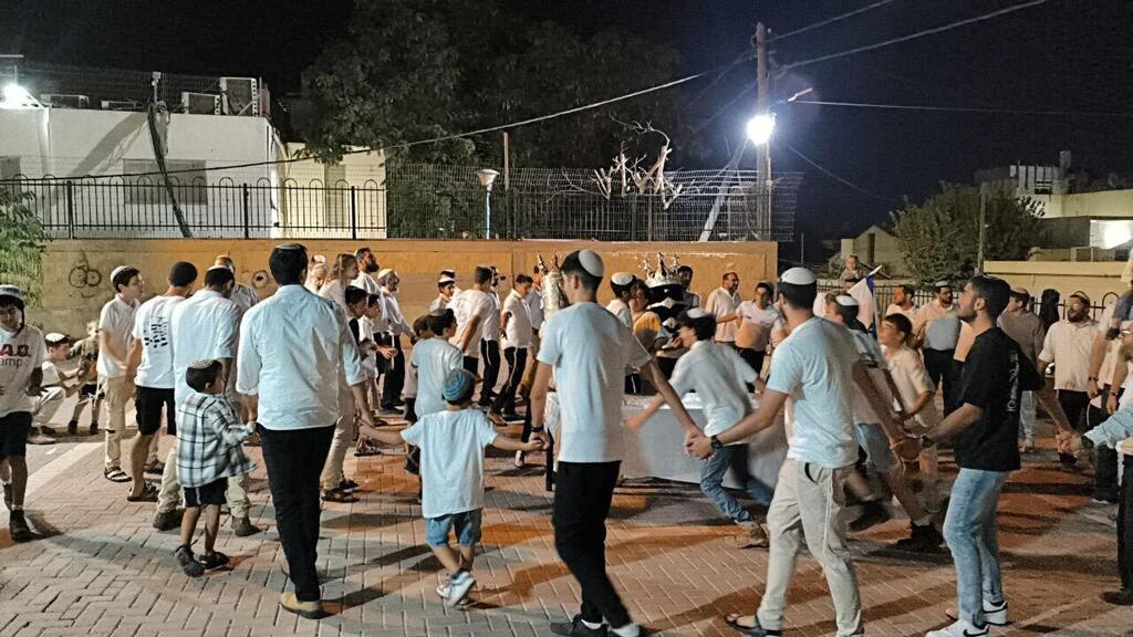 הקפות שניות באופקים, שנתיים אחרי טבח שמחת תורה