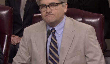 VIDEO: Whitehouse and Bondi Battle on SNL