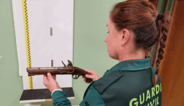 Guardia Civil investigate British royal pistol « Euro Weekly News