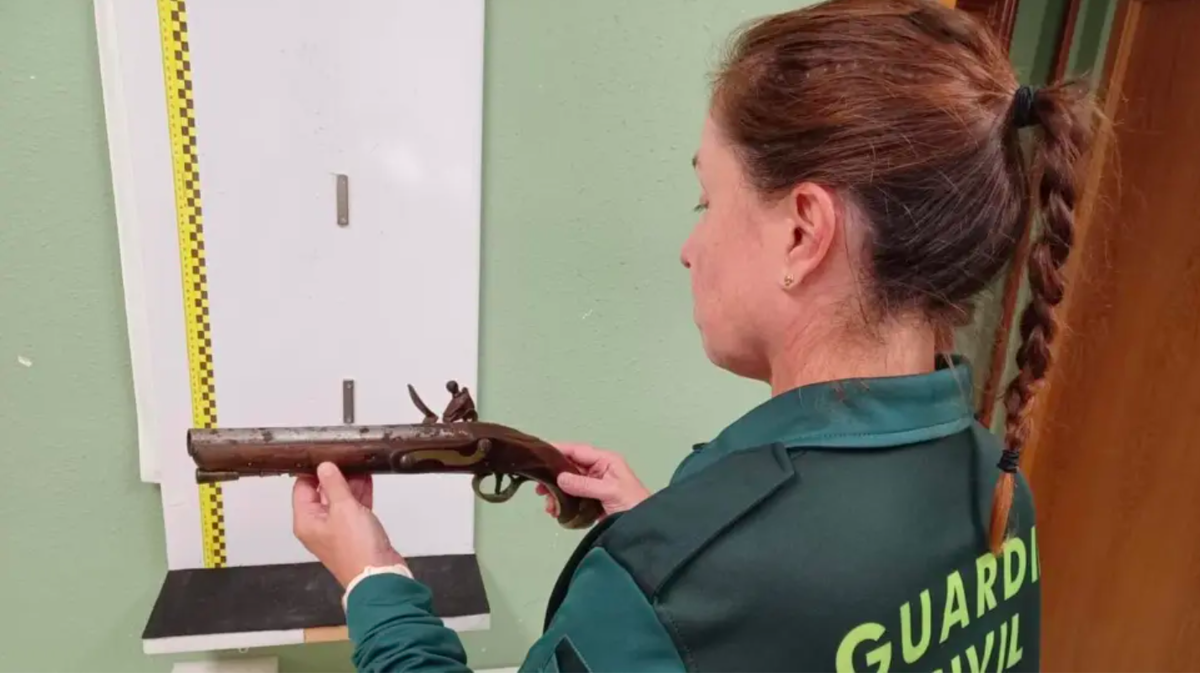 Guardia Civil investigate British royal pistol « Euro Weekly News