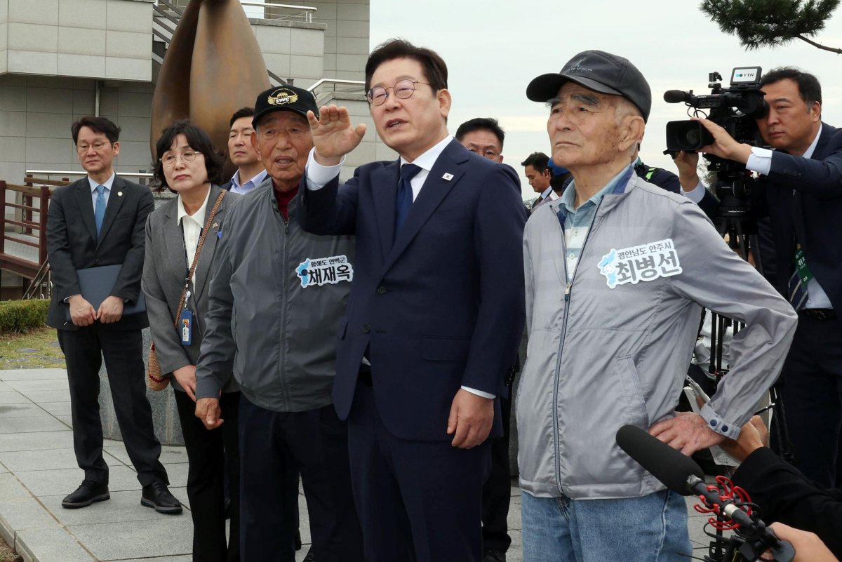 South Korea's Lee calls for North to consider separated family reunions