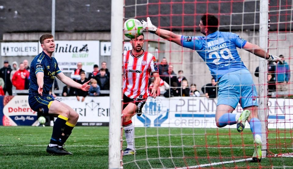 Michael Duffy of Derry City heads the late winner against Sligo Rovers