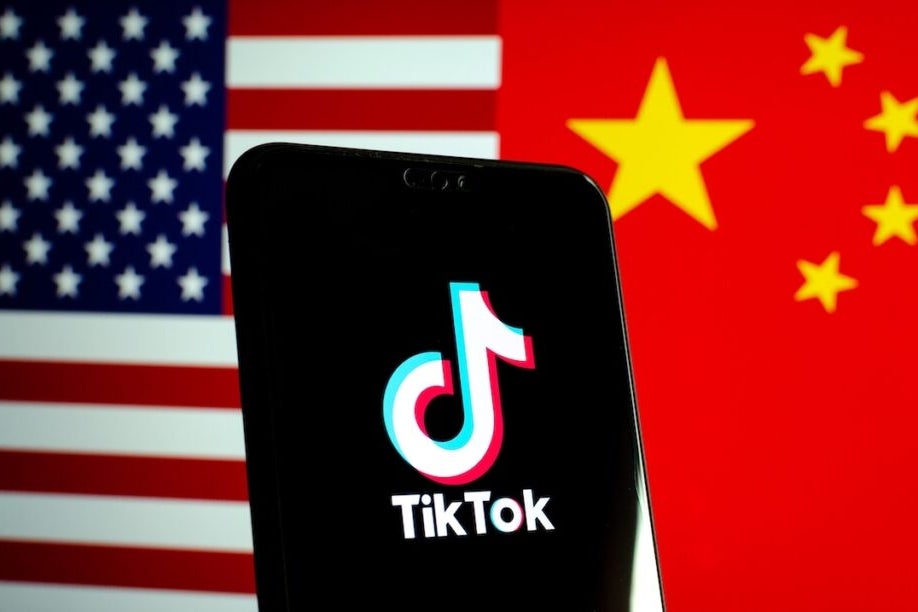 Trump Declares 'I Saved TikTok' In Viral Return, JD Vance Joins Comeback As US-Owned App Launches - Oracle (NYSE:ORCL)