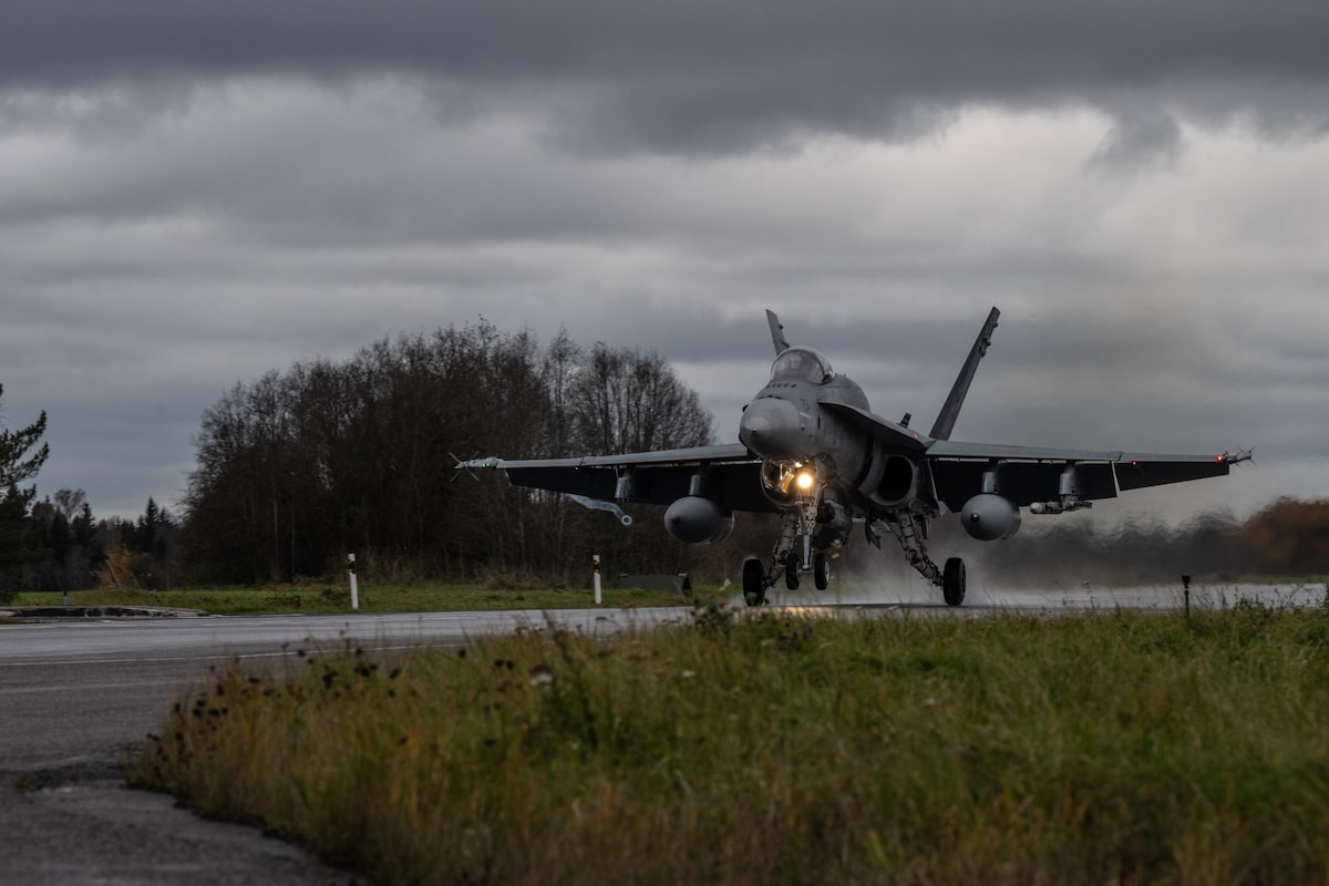 In historic first, Canadian jets land on Estonian highway as part of military exercise