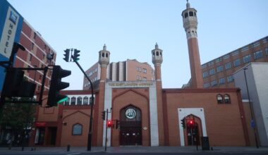 London mosque faces criticism over 'men and young girls only' charity fun run