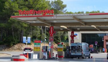 TotalEnergies Mixed Q3: Weak LNG Earnings Offset by Refining Strength - TotalEnergies (NYSE:TTE)