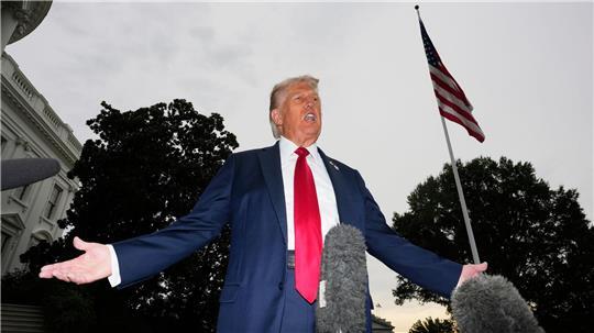 Trump nach Hamas-Reaktion: Israel muss Bombardierung stoppen