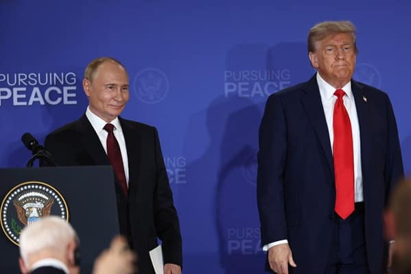 Expert reveals that in 'theory' Putin could be ‘shot down’ heading to Hungary if they fly over NATO  - London Business News