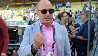 Yankees GM defends criticism from former Yankee greats image
