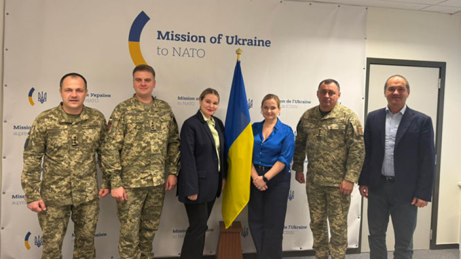 L'ambassadeur d'Ukraine auprès de l'OTAN demande à l'UE d'acheter davantage d'armes américaines pour Kyiv