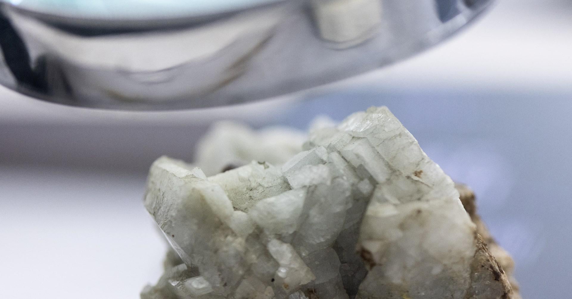 US officials blast China's actions on rare earths, urge Beijing to back down