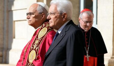 Pope urges Italy to remain open to migrants during rite of passage visit to presidential palace