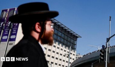 Hundreds of thousands of ultra-Orthodox Israelis protest against conscription