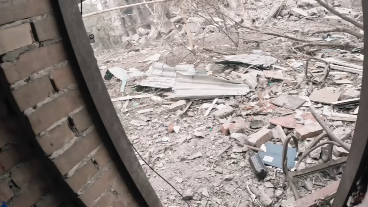 A video recorded by a Ukrainian soldier fighting in a staircase, Toretsk 09/24