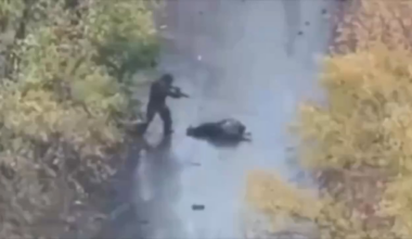 Ukrainian soldier ambushes Russian invader at a point-blank distance in the Myrnograd area of Donetsk region