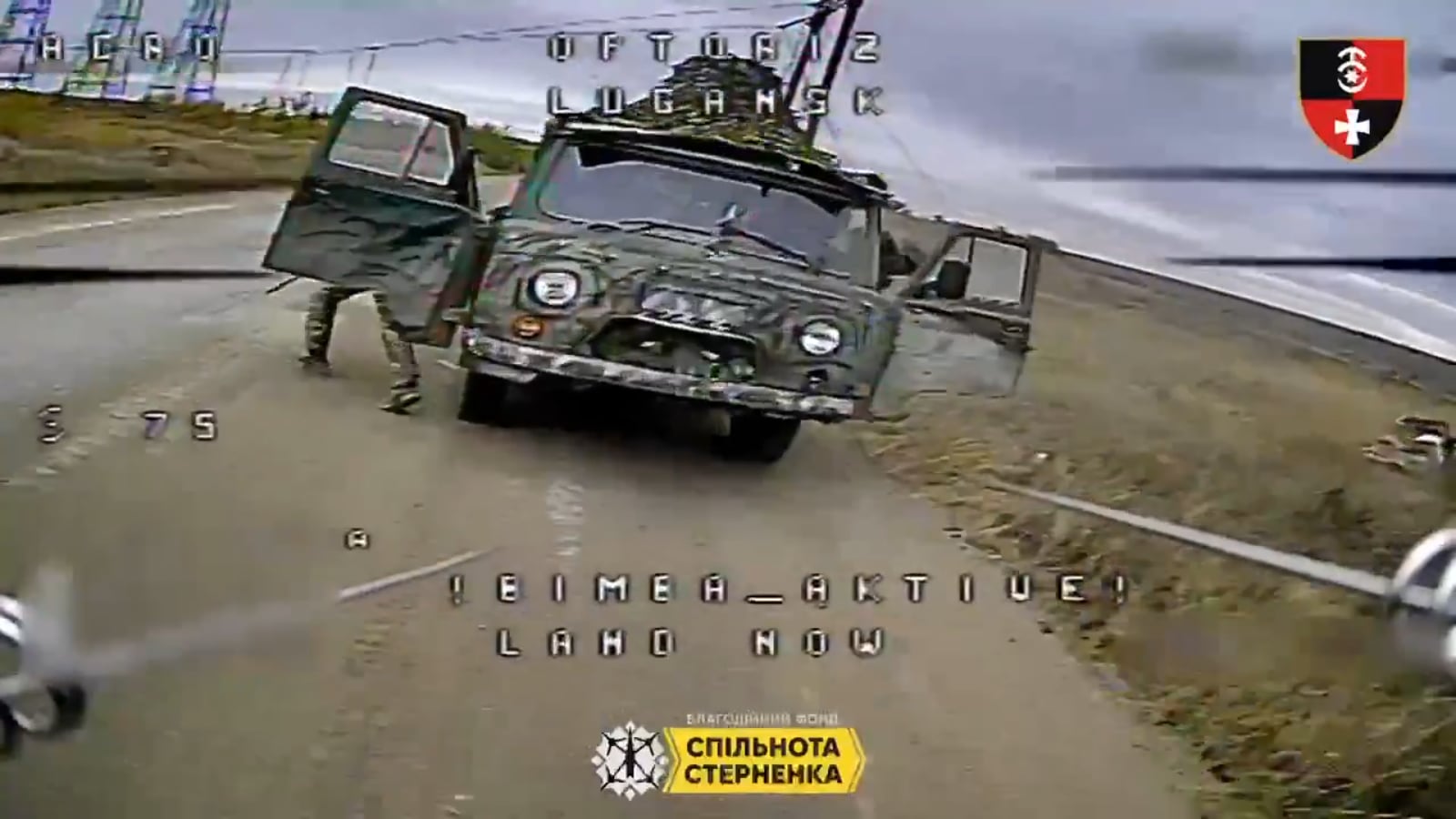 Ukrainian fiber-optic FPV drones struck Russian artillery gun, enemy positions and logistic vehicles in the Soledar direction. 30th Mechanized Brigade, published 15.10.2025