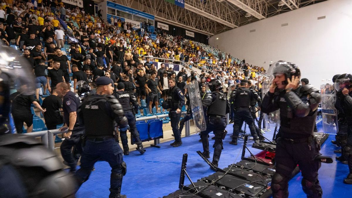 Románia-Magyarország: UEFA-büntetése a káosz után