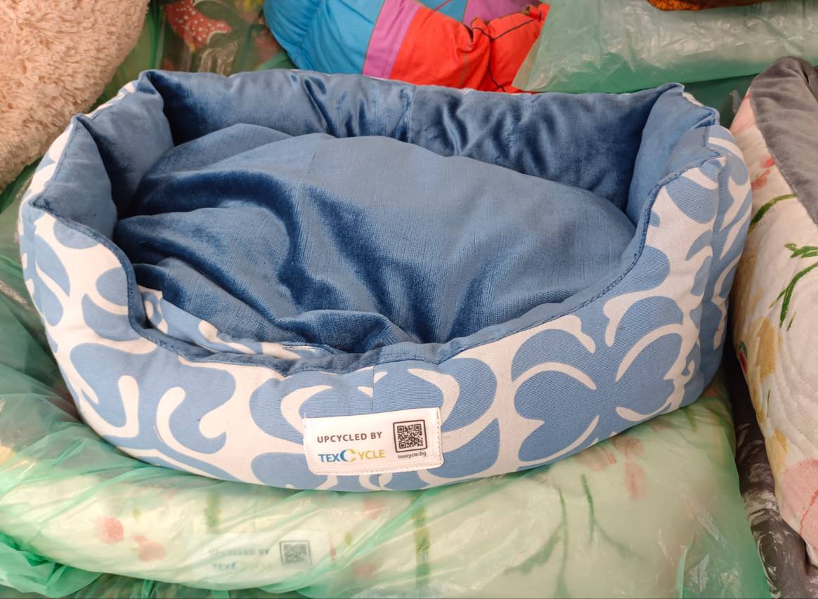 TexCycle upcycles cosy dog beds from leftover textiles and filling materials. TexCycle upcycles cosy dog beds from leftover textiles and filling materials.