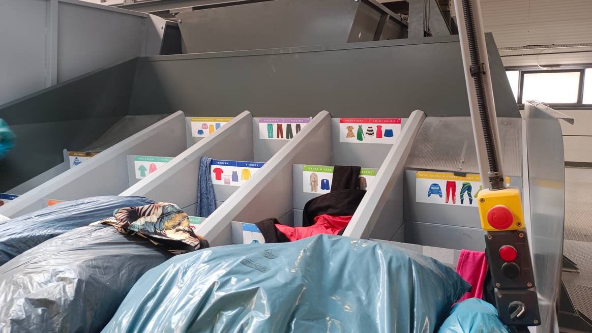 A primary sorting station. A primary sorting station.