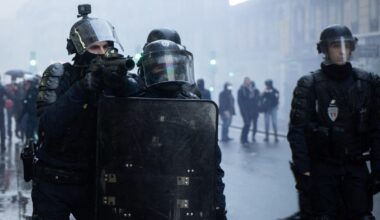 Gilet jaune défiguré par un tir de LBD en 2018 : un policier condamné à six mois de sursis… afin « de ne pas entraver la poursuite de sa carrière »