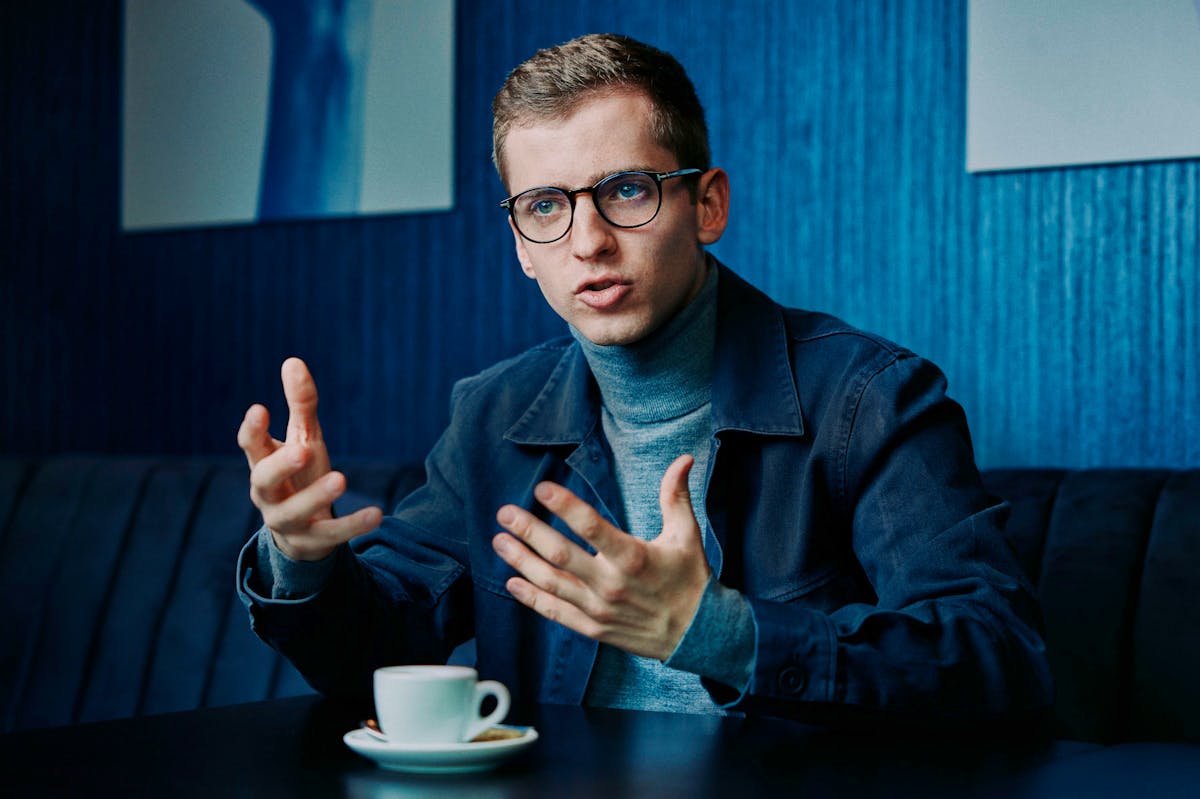 Für Jonas Lüthy, Präsident der Jungfreisinnigen ist klar: «Wir entlasten die Haushalte und fordern von der SRG endlich mehr Effizienz und Fokussierung – nichts als vernünftig.»