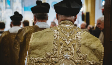 Poll: US priests still leaning conservative, think highly of Pope Leo, less so of bishops