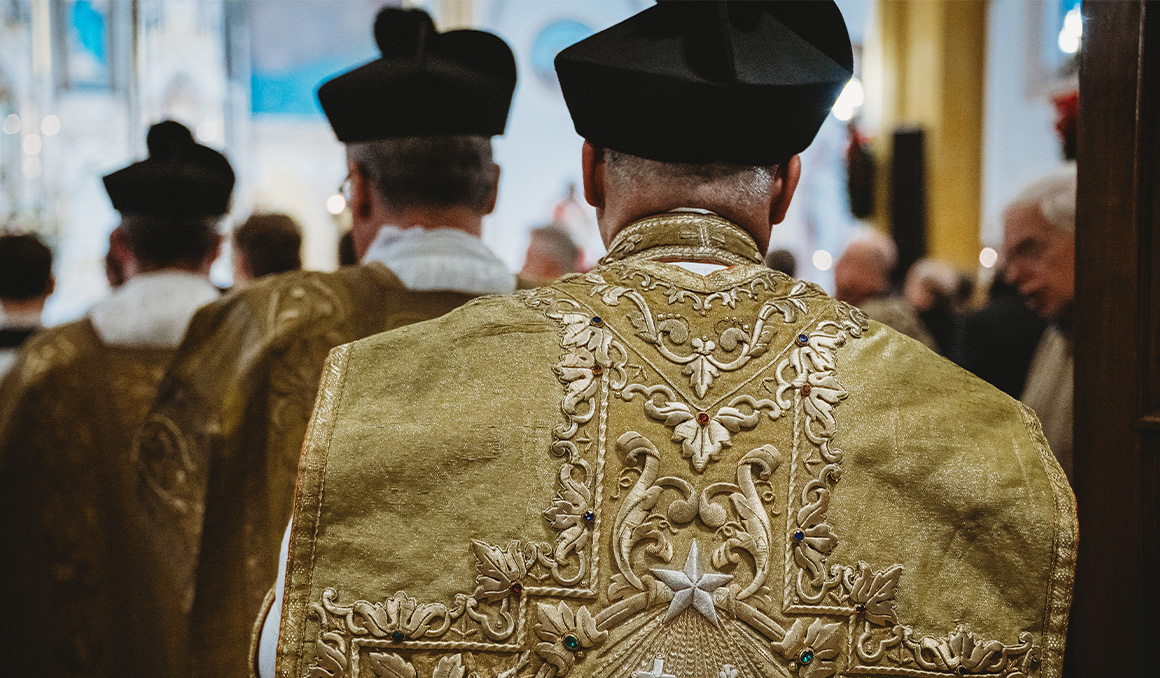 Poll: US priests still leaning conservative, think highly of Pope Leo, less so of bishops