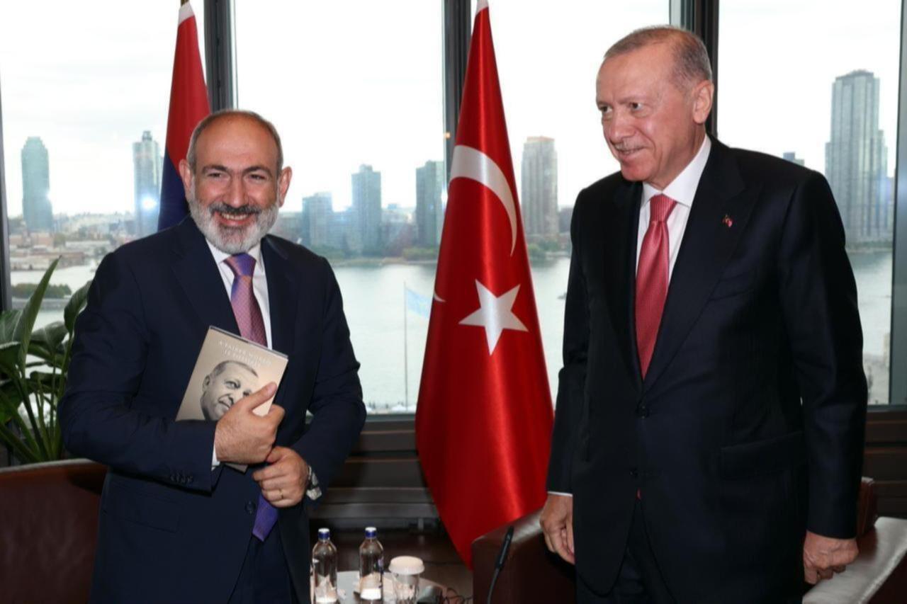 Turkish President Recep Tayyip Erdogan (R), who is in New York for the 79th session of the U.N. General Assembly, receives Armenian PM Nikol Pashinyan (L) at the Turkish House in New York, U.S., Sept. 24, 2024. (AA Photo)