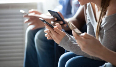 Μαθητές στην Ελλάδα: Τι δείχνει έρευνα για κάπνισμα, αλκοόλ και τυχερά παιχνίδια