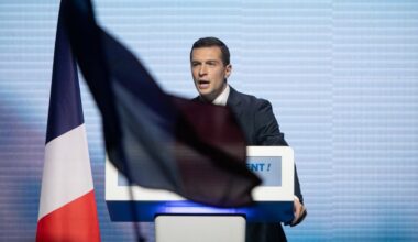 Champagne, chauffeur privé… Jordan Bardella encore retoqué sur ses frais de campagne aux Européennes